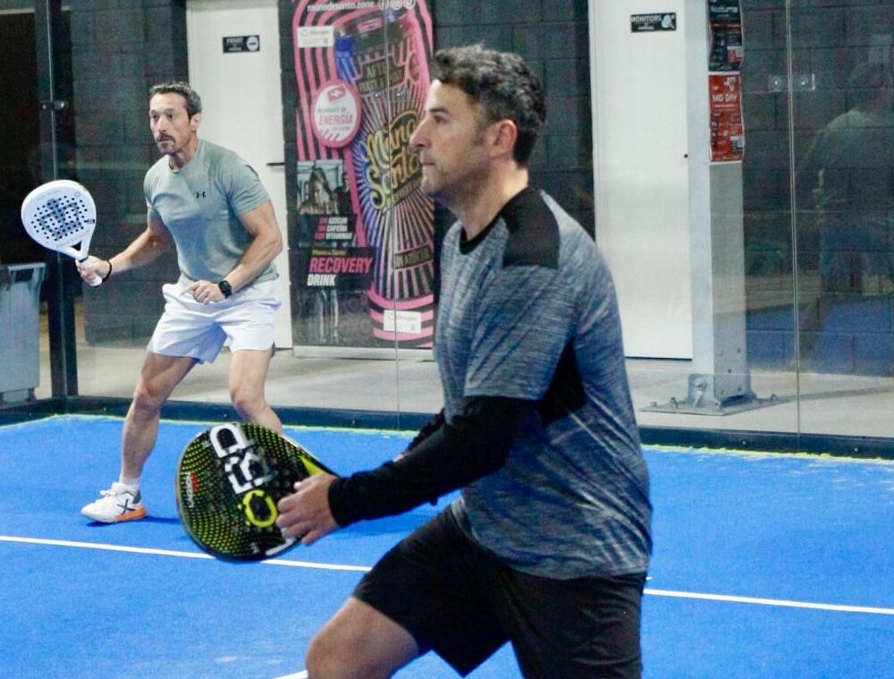 Jugadores compartiendo la experiencia House of Padel